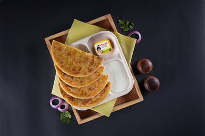 Paneer Paratha With Curd And Butter