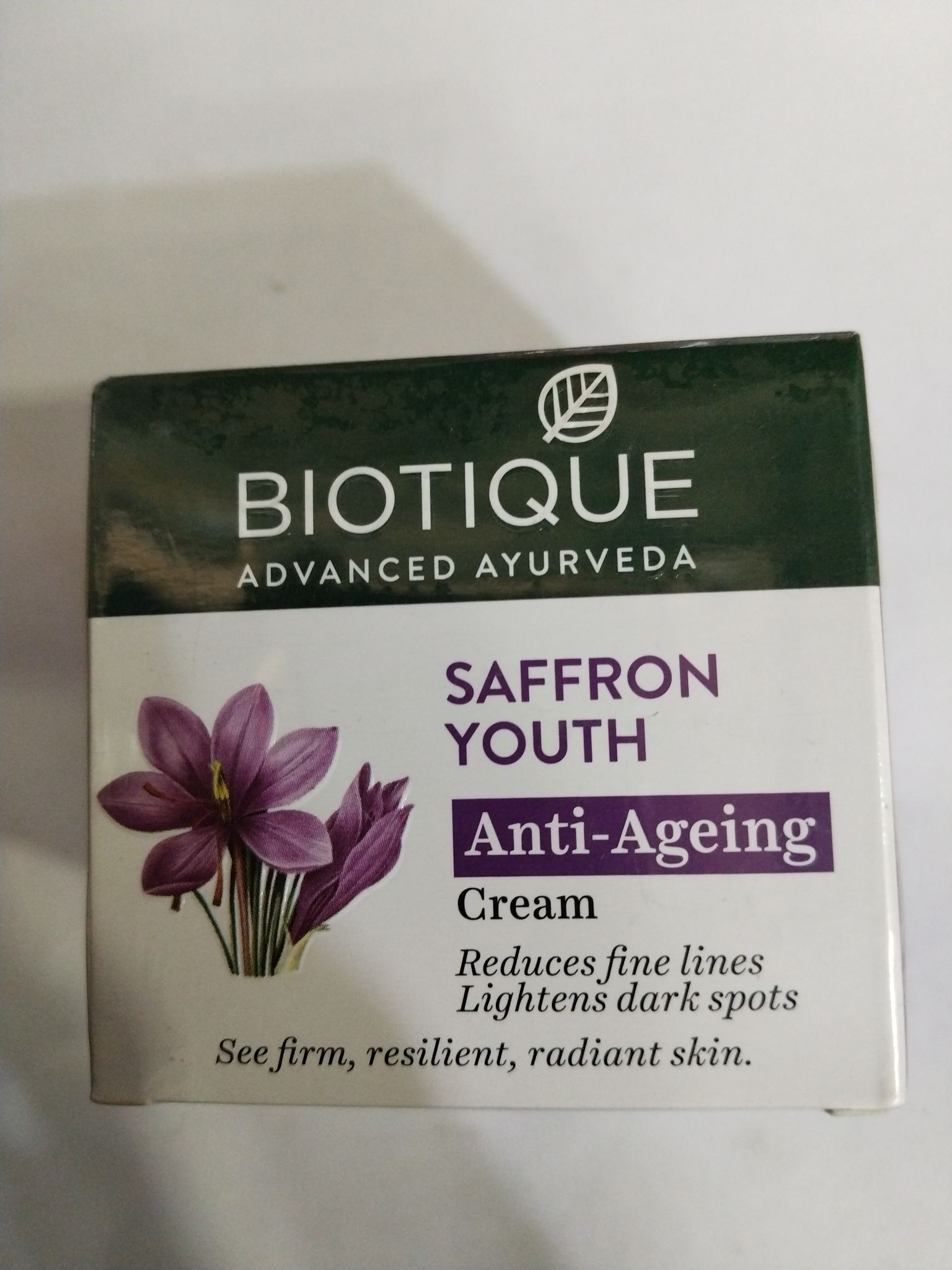 Biotique Advanced ayurveda Saffron Youth Anti-ageing Cream Reduces fine lines 