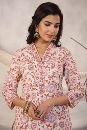 Hazira Fahima V Neck Peach Block Printed Straight Cotton Kurti-S / Peach