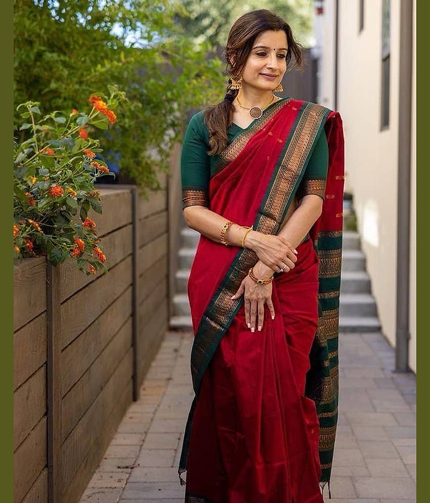 fab woven Art Silk Woven Design Banarasi saree With Unstitched Blouse Piece ( Red )