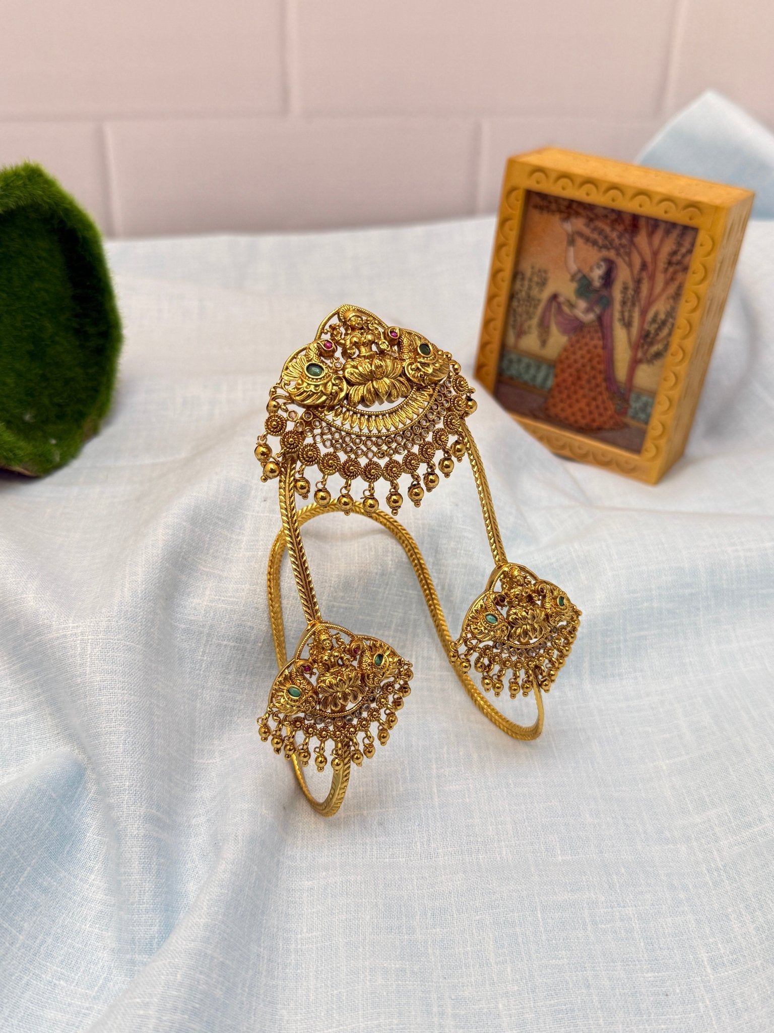 Antique Vanki 4027