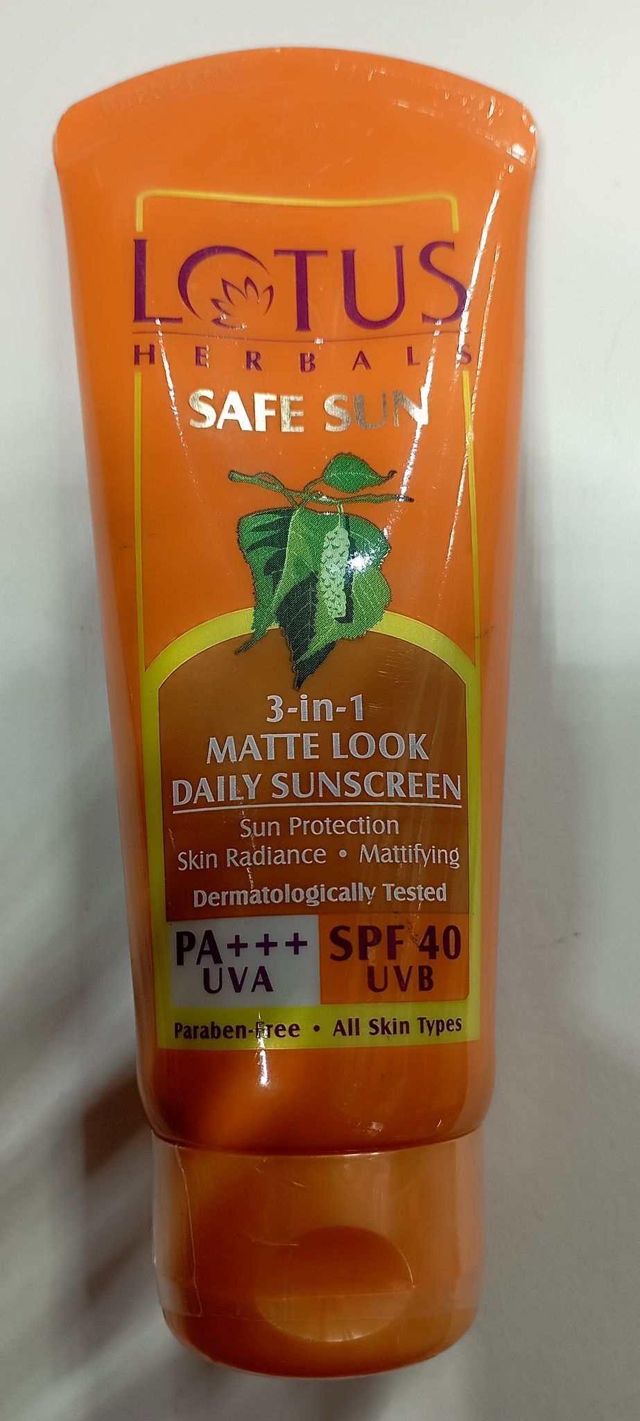 Lotus herbals safe sun 3 in 1 matte look daily sunscreen 50 g