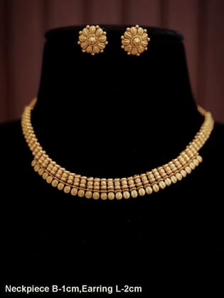 Leaf bottom design 1cm broad chain set with studs