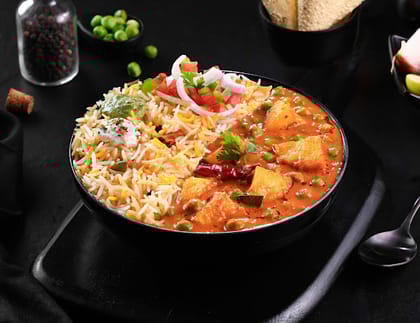 Aloo Matar Tariwale Masala Rice Bowl