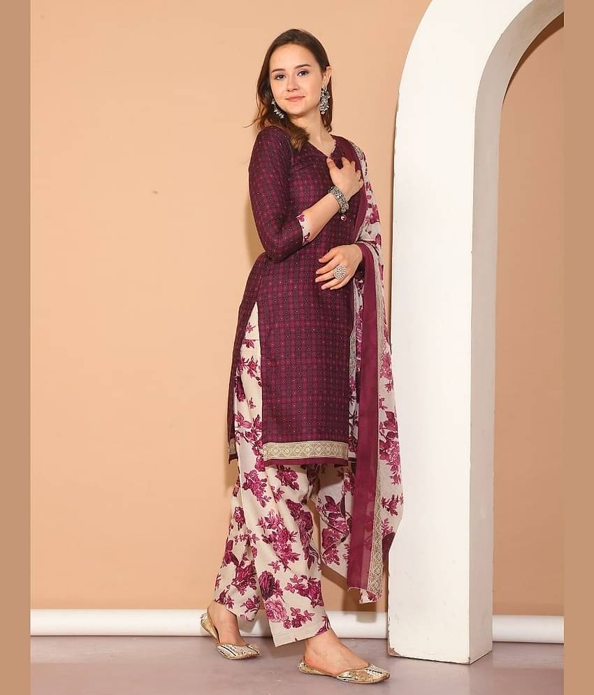 wonder weave Women Cotton Blend Printed Straight Kurti With Patiala Salwar ( Purple )