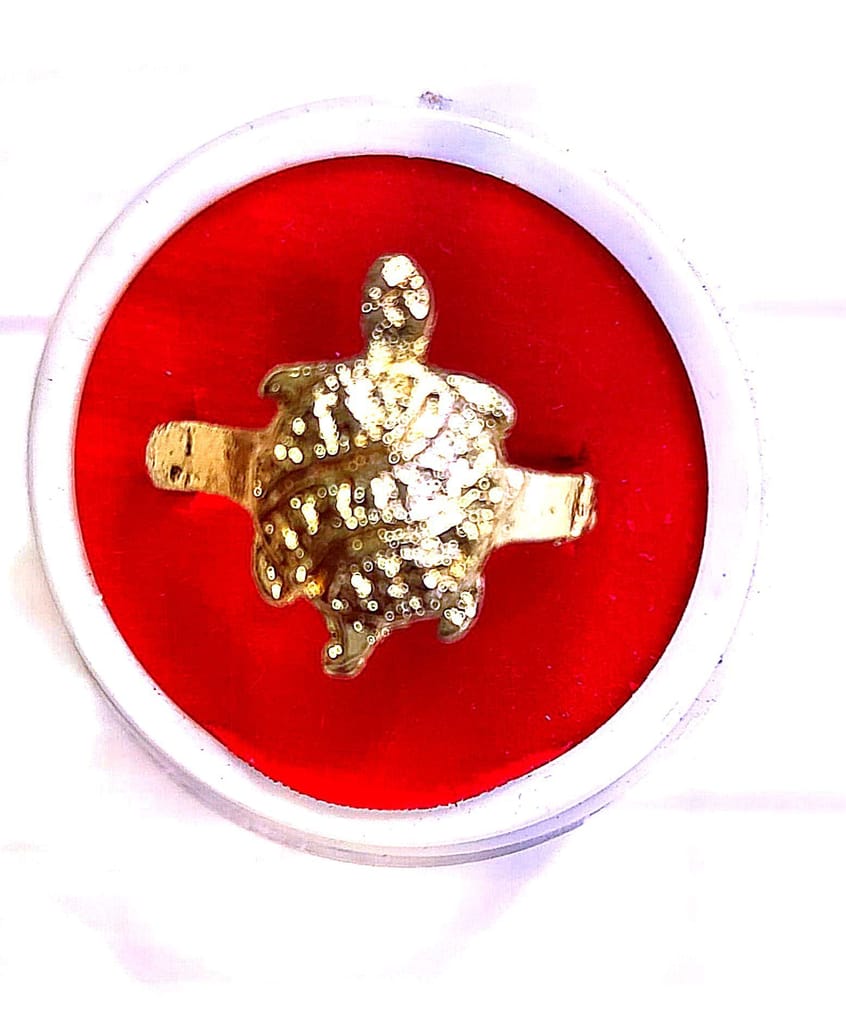 "Exquisite Golden Turtle Ring - A Symbol of Luck and Longevity"