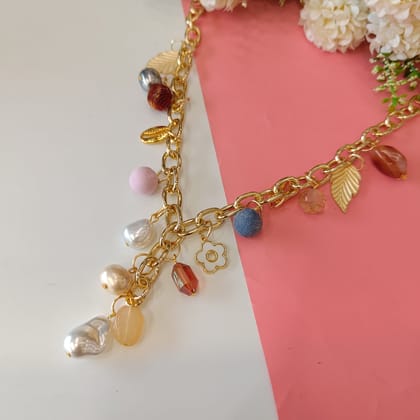 Layla ellie pearl neckpiece