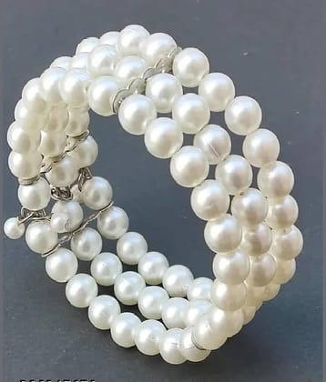 Samridhi DC White Bracelet ( Pack of 1 )