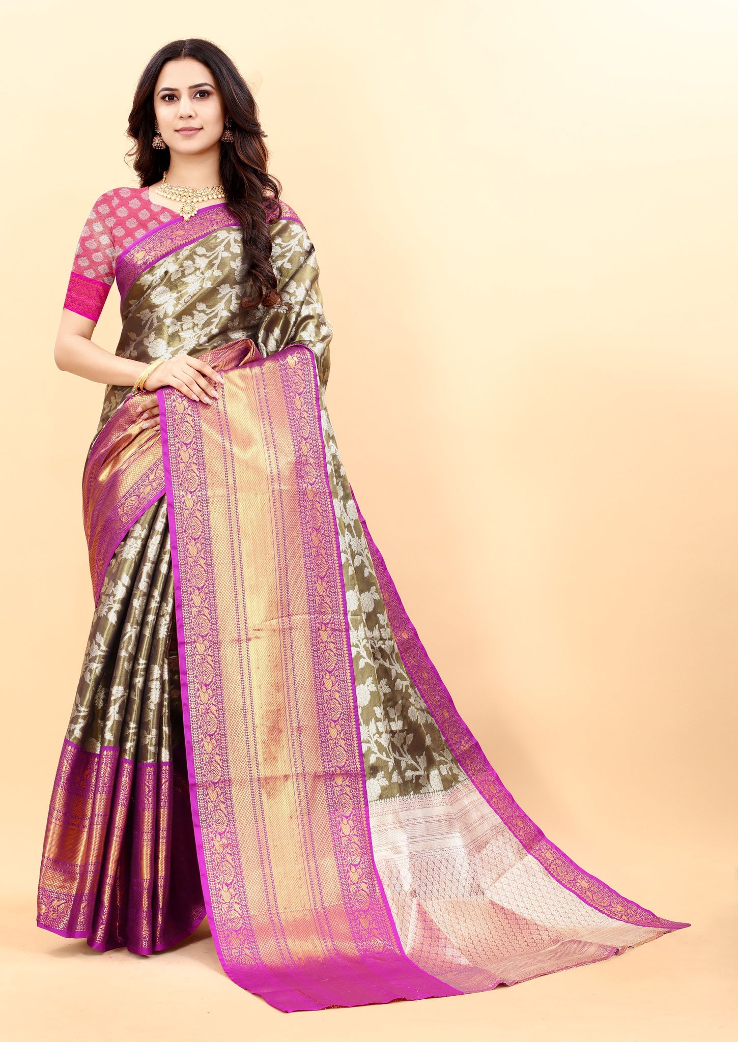 Yavira silk Women's Black Floral Poly Silk Saree