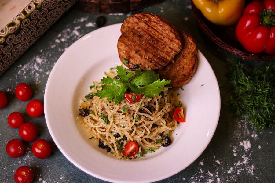 Chicken spaghetti aglio e olio pasta