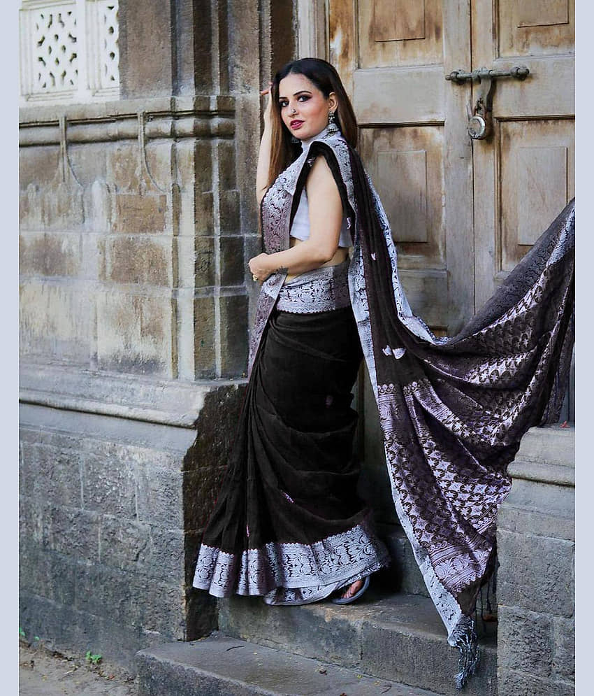 Vastukala Silk Woven Saree With Unstitched Blouse Piece ( Black )