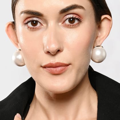 The Extra Hue Studs (Pearly White)