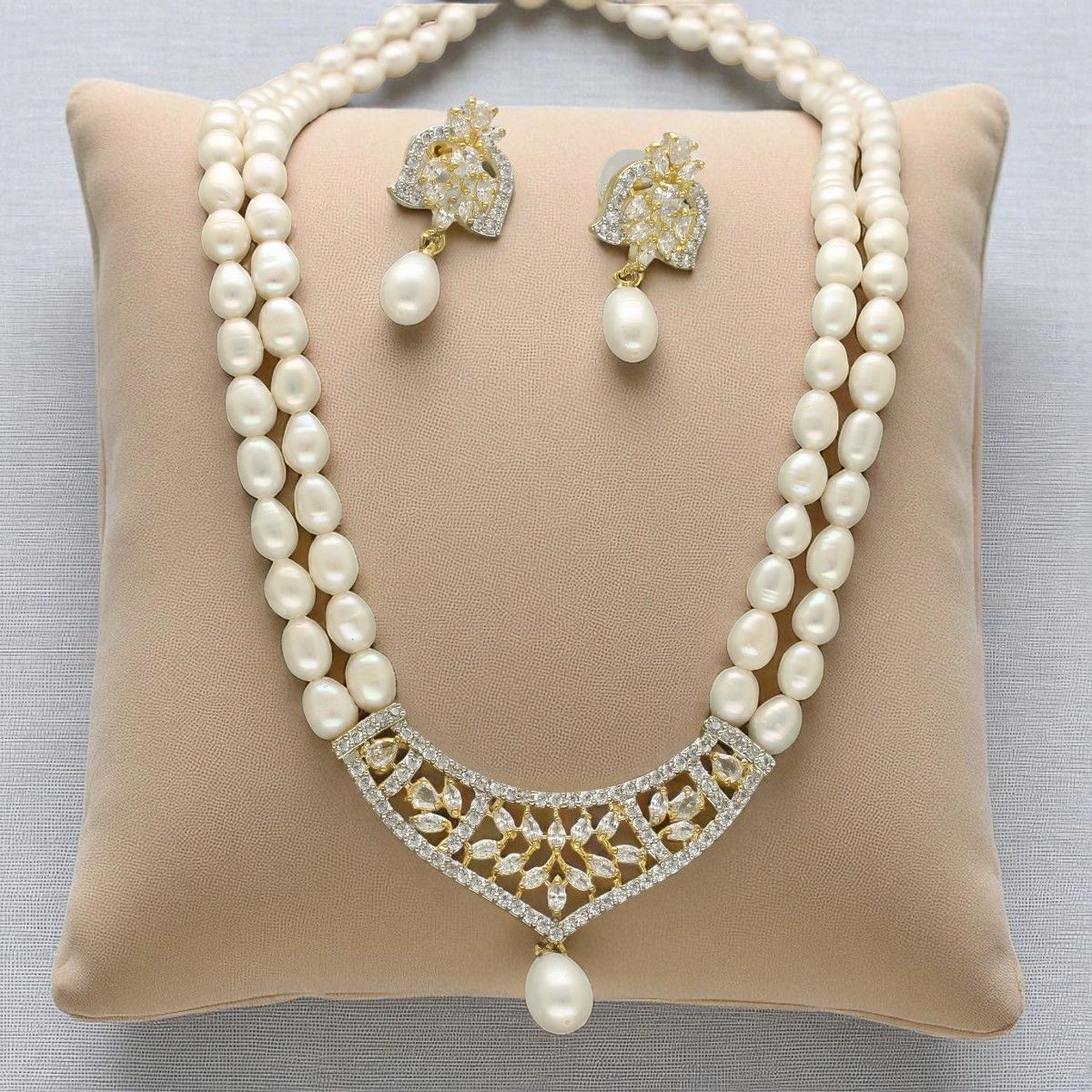 Mauktika Pearl Necklace Set