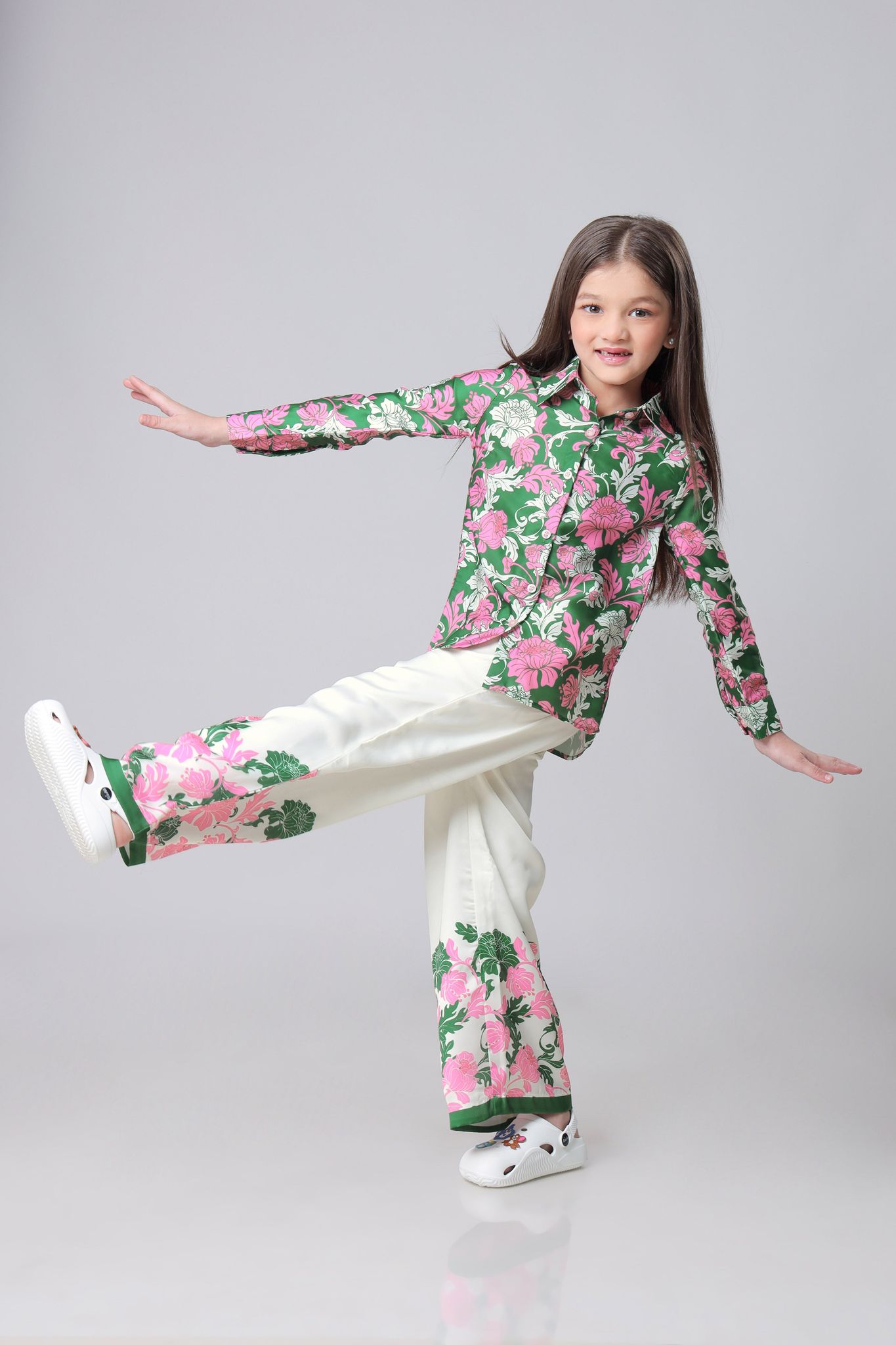 Vintage Floral Shirt And Pant Co-Ord Set For Girls-1 Year / Emerald Green / KSH09-DPLZ00369-1.5 MTR-NIL-NIL-NIL-NIL-THG06-FS001-NIL-BT0051-12-NIL-NIL||KBT05-DPLZ00369-2MTR-FAB32000320 -2MTR-NIL-