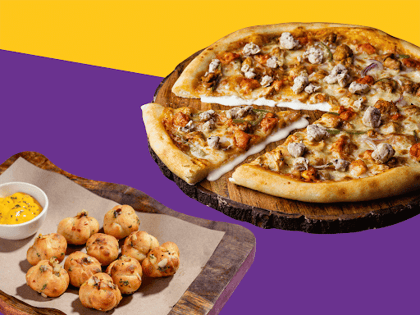 Chicken Extravaganza Pizza And Garlic Knots Combo