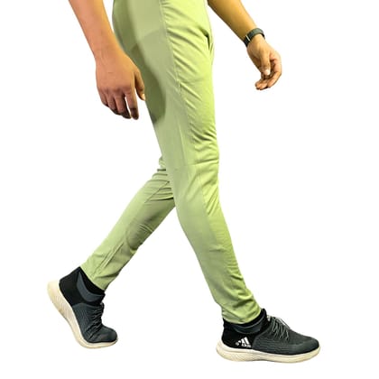 Wruxing Solid Men Green Track Pants
