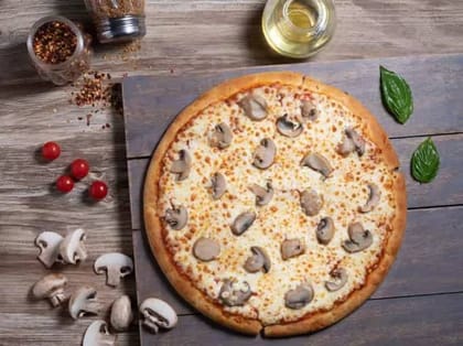 Mushroom cheese pizza