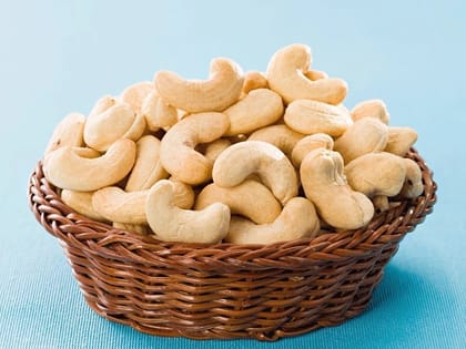 W400 Cashew Nuts  1 KG