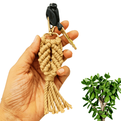 Tailored Knots Shell Keychain SKC11