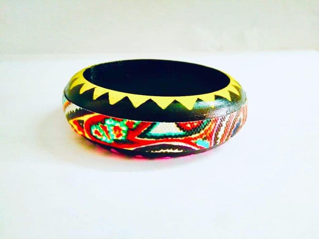 A Quirky Affair - Classic Black Bangle