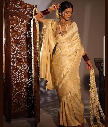 fab woven Art Silk Woven Design Banarasi saree With Unstitched Blouse Piece ( Off White )