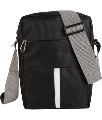 Nice Purse Black Colorblocked Messenger Bag