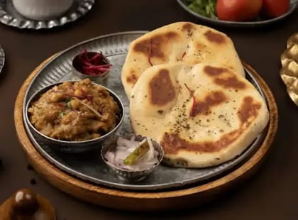 Matar Kulcha
