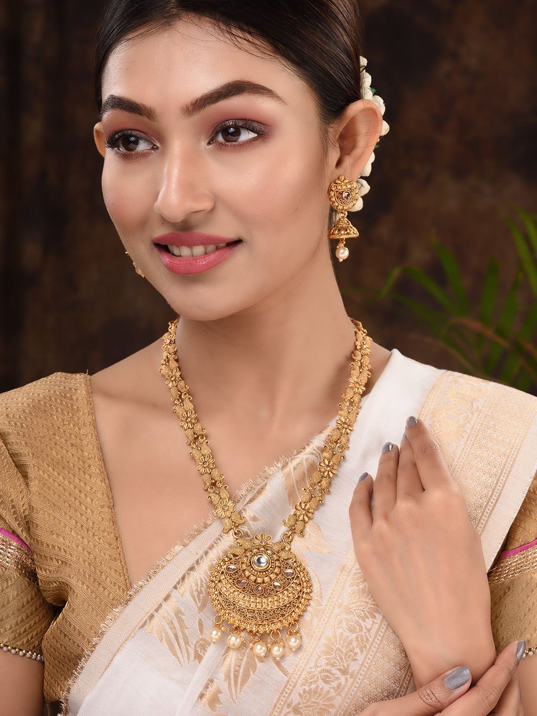 GoldPlated Kundan studded Handcrafted Necklace Jewellery Set