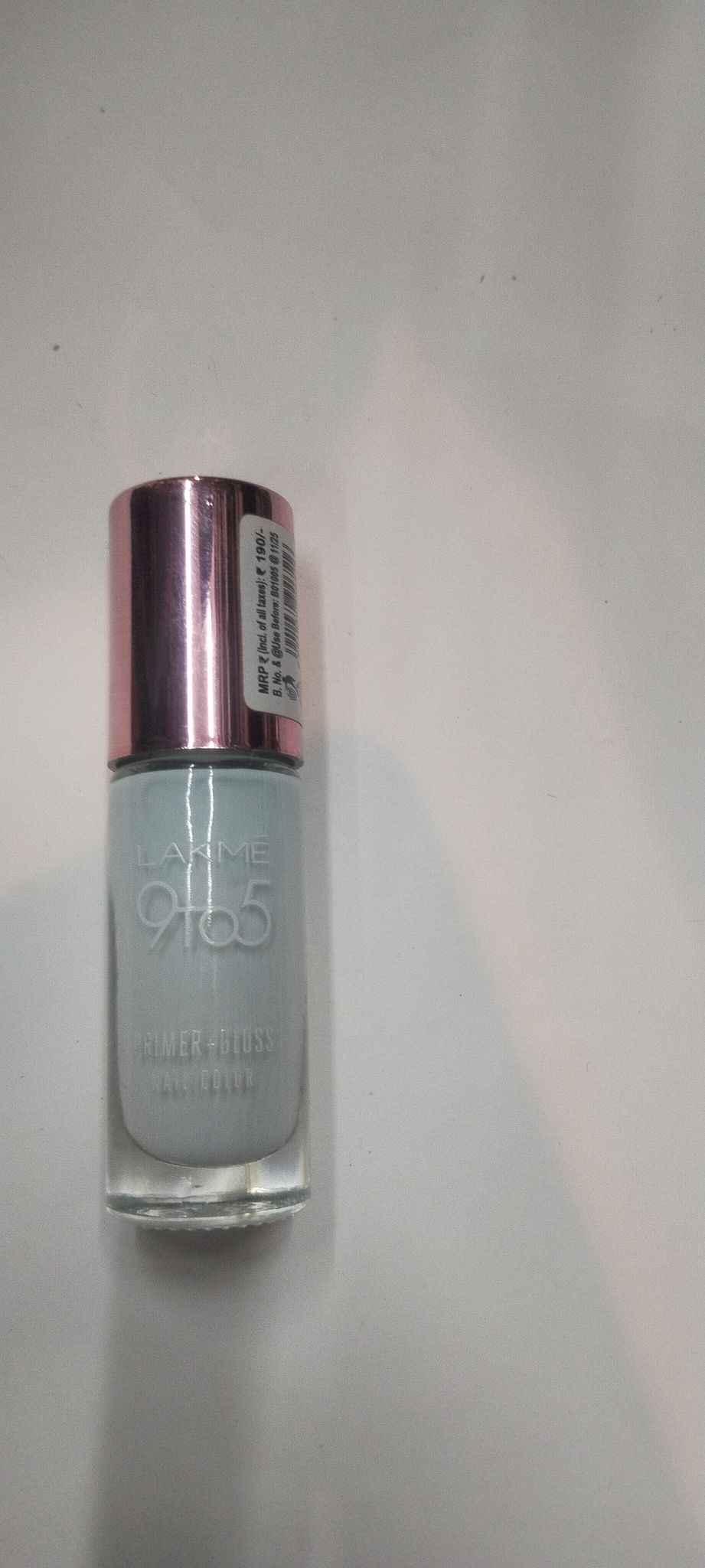 Lakme 9to5 Nail color sky blue 