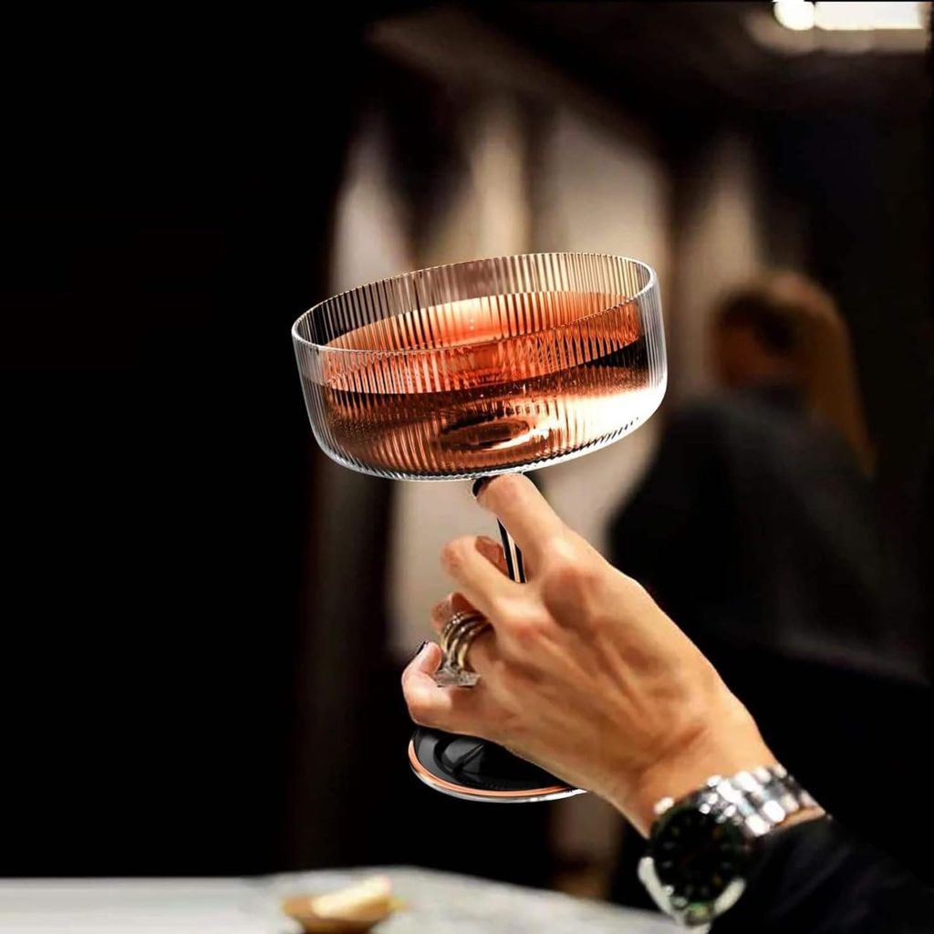 Timeless European Hurricane Glasses Cocktail Glasses, Ideal for Wine,Juice, Smoothies, Cocktail,Mocktail,Suitable for Home, Restaurants Unique Modern Design(200 Ml)