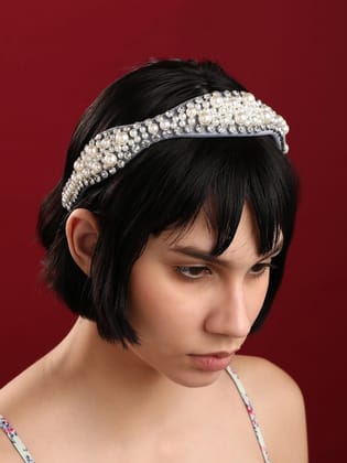 The Perfect Accessory: Graceful With An Embellished Hairband-Hair Accessory