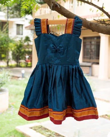 maharashtrian khan dress design DM for orders & Details.. Traditional Maharashtrian 'khan' dress for 6 months baby girl with her name's waist belt, hairband with pearl embellishment and khan batwa to enhanced her look..