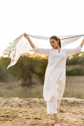 Ivory Grace Kurta Set with Jaamdani Dupatta-S