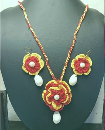 Crochet necklace set