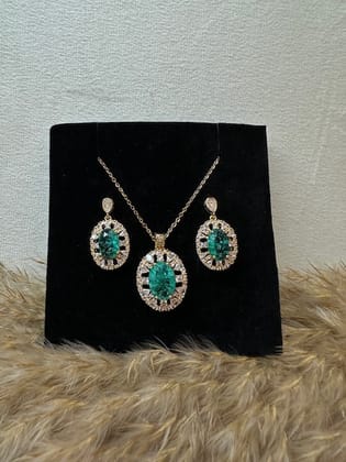 Hoor Jasmin Necklace Set