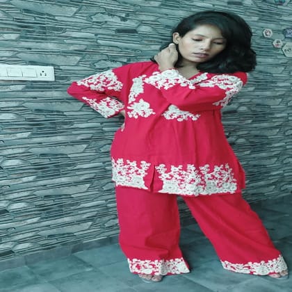Red co-ord kurta with collared V-neck and full sleeves. size XL