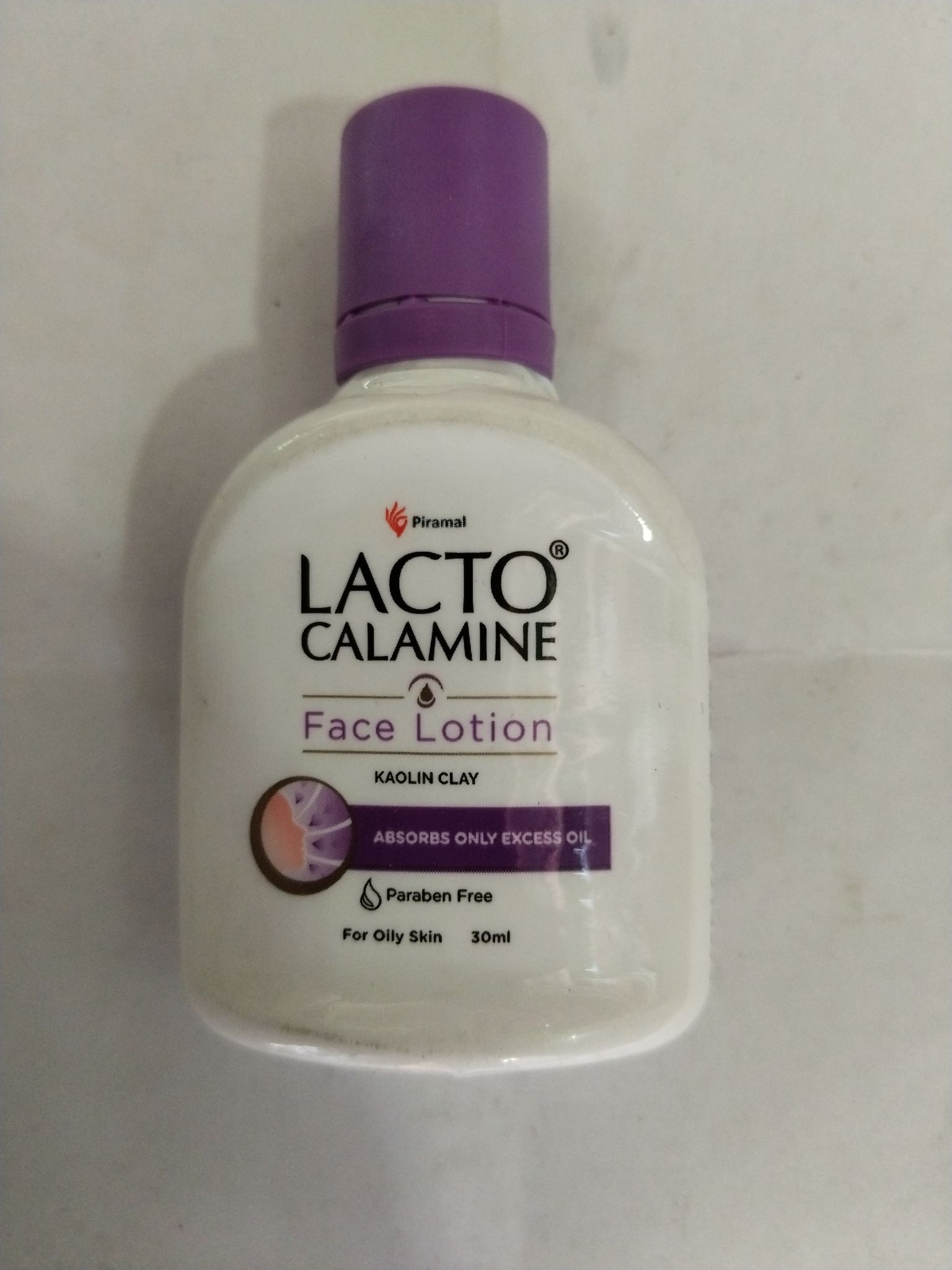 Lacto Calamine Absorbs only excess oil Kaolin clay Face lotion 