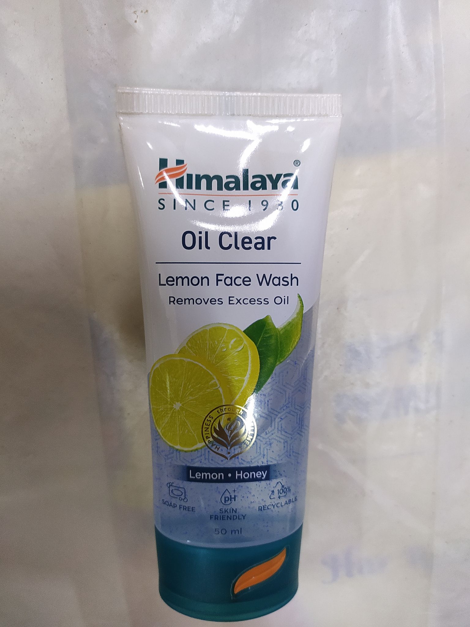 Himalaya Oil clear Lemon face wash Removes excess oil Lemon honey 