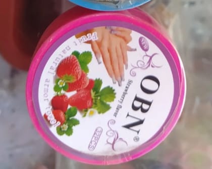Nail paint remover Strawberry