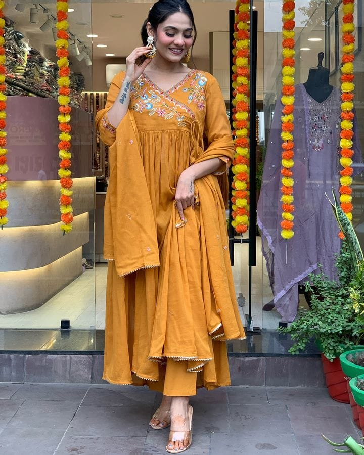 Women Embroidered Chanderi  SILK  kurta set-S