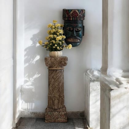 Wooden  pedestal  : Ruhana 10
