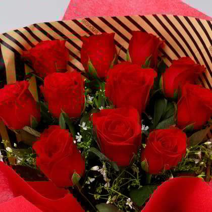 10 Romantic Red Roses Bouquet For Valentine's Day Gift