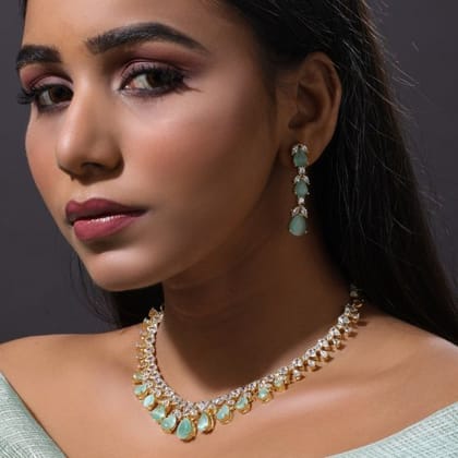 Gossip Fashionable Droplet Necklace Set