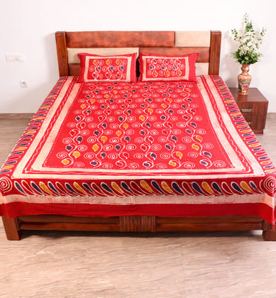 Handcrafted Batik Print Cotton Double Bed Sheet with Two Pillow Covers Handcrafted Batik Print Cotton Double Bed Sheet with Two Pillow Covers