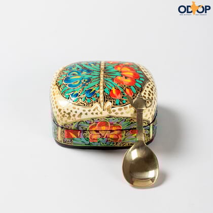 Hand-Painted Gift Box with Tea-Papier mache box x 1 / Brass Measuring Spoon x 1 / Tea pouch x 1 (30 gms) / 3.75 inches x 3 inches x 2 inches (Box Dimensions)