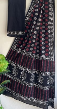 Hand block printed cotton mul saree with blouse.....Size 6.5 with blouseNatural dye n colourPure cotton (92*80)Pure hand ( without skrin chemical),,
