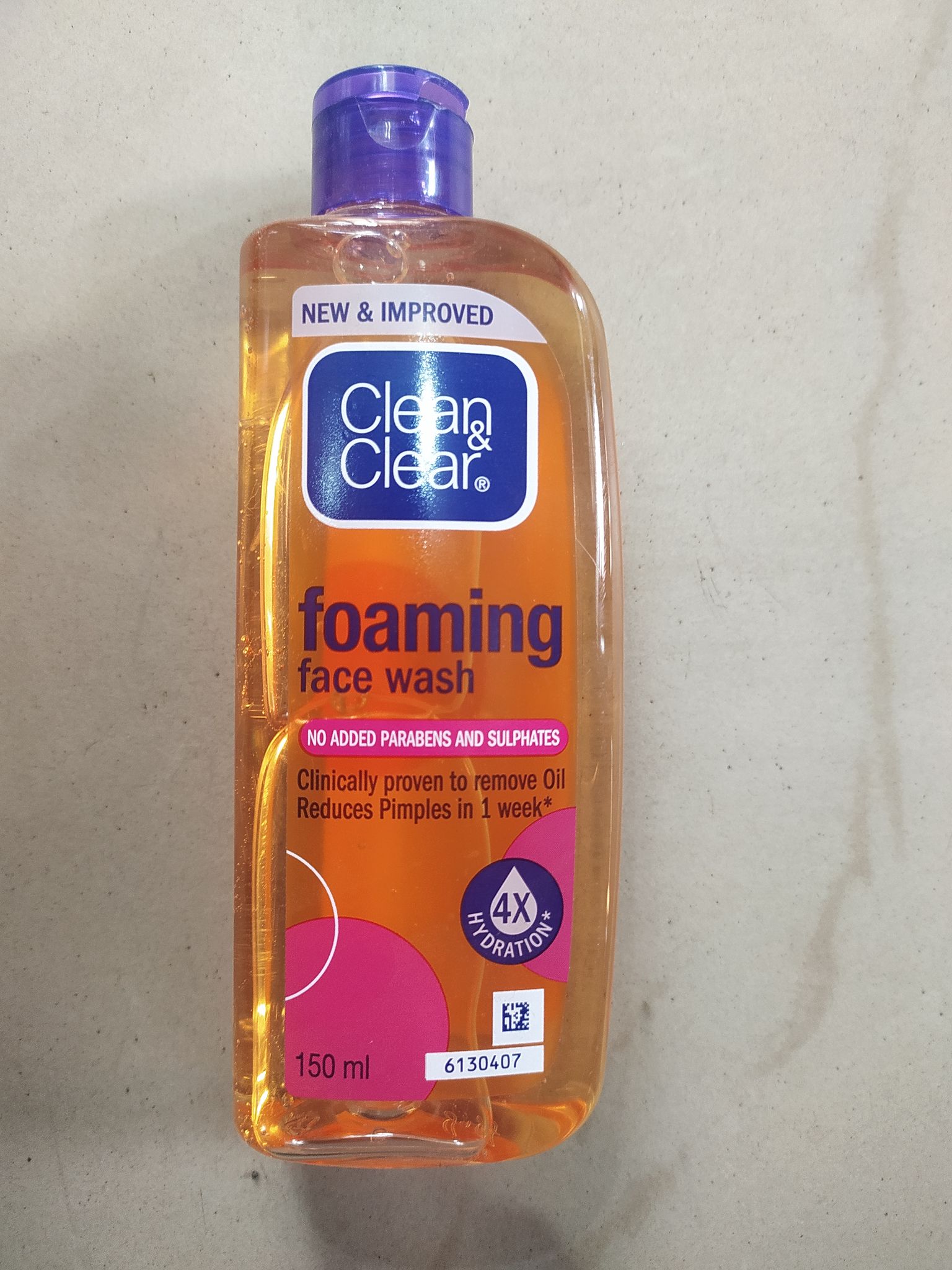Clean Clear Foaming Face wash No added parabens and sulphates 