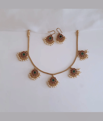 ROFARWORD Gold Brass Necklace Set ( Pack of 1 )