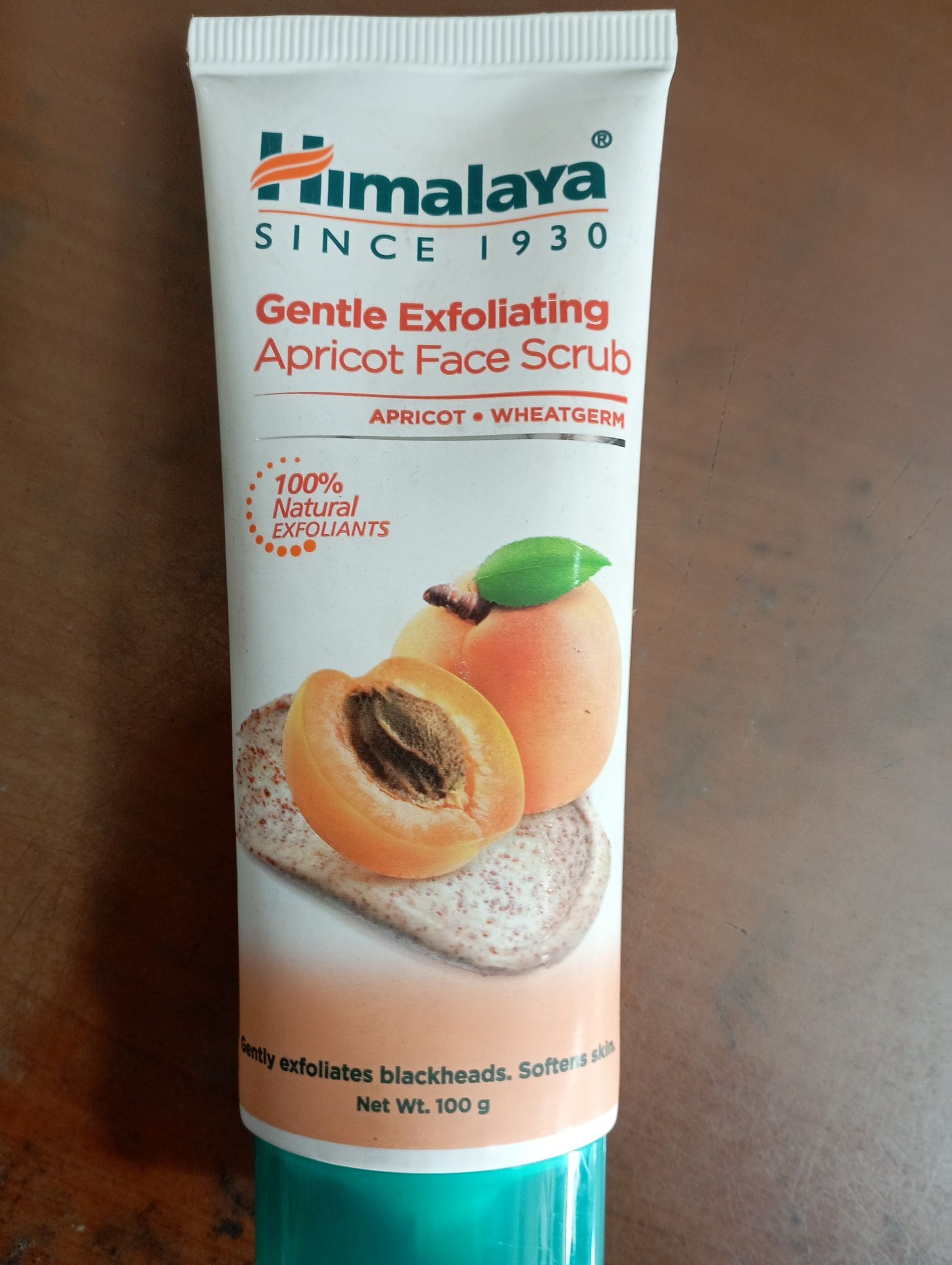 Himalaya gentle exfoliating apricot face scrub