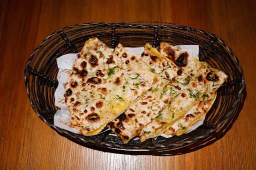 Aloo Pyaaz Kulcha